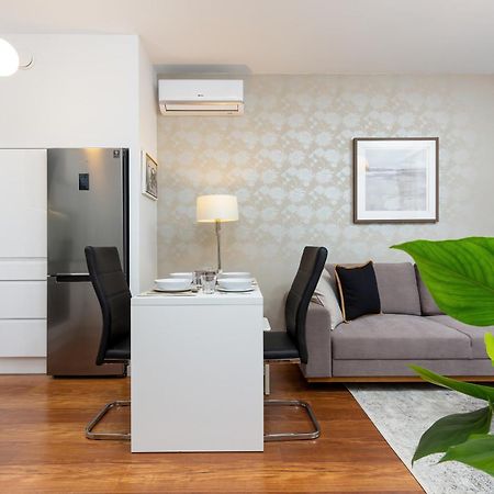 Royal City Center Mennica Residence By Noclegi Renters Warschau Exterior foto