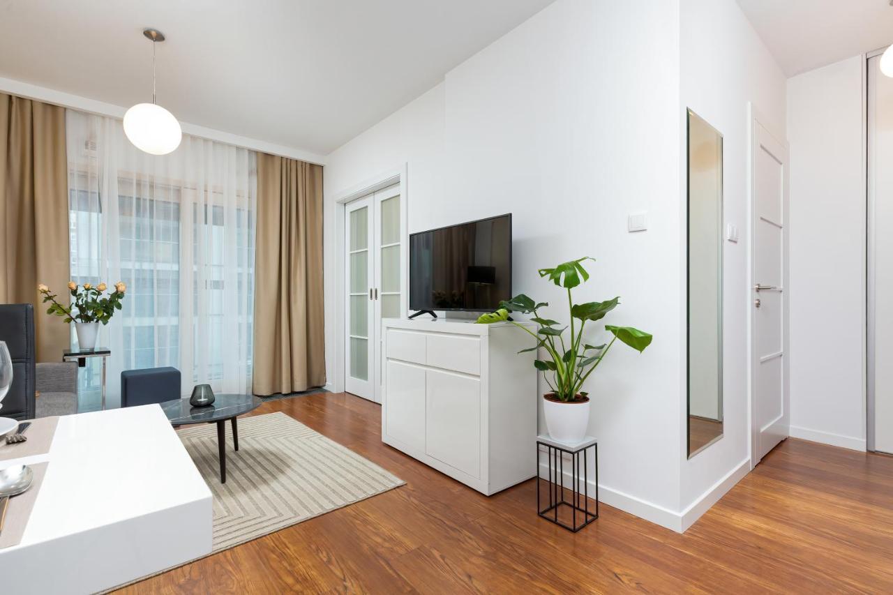 Royal City Center Mennica Residence By Noclegi Renters Warschau Exterior foto