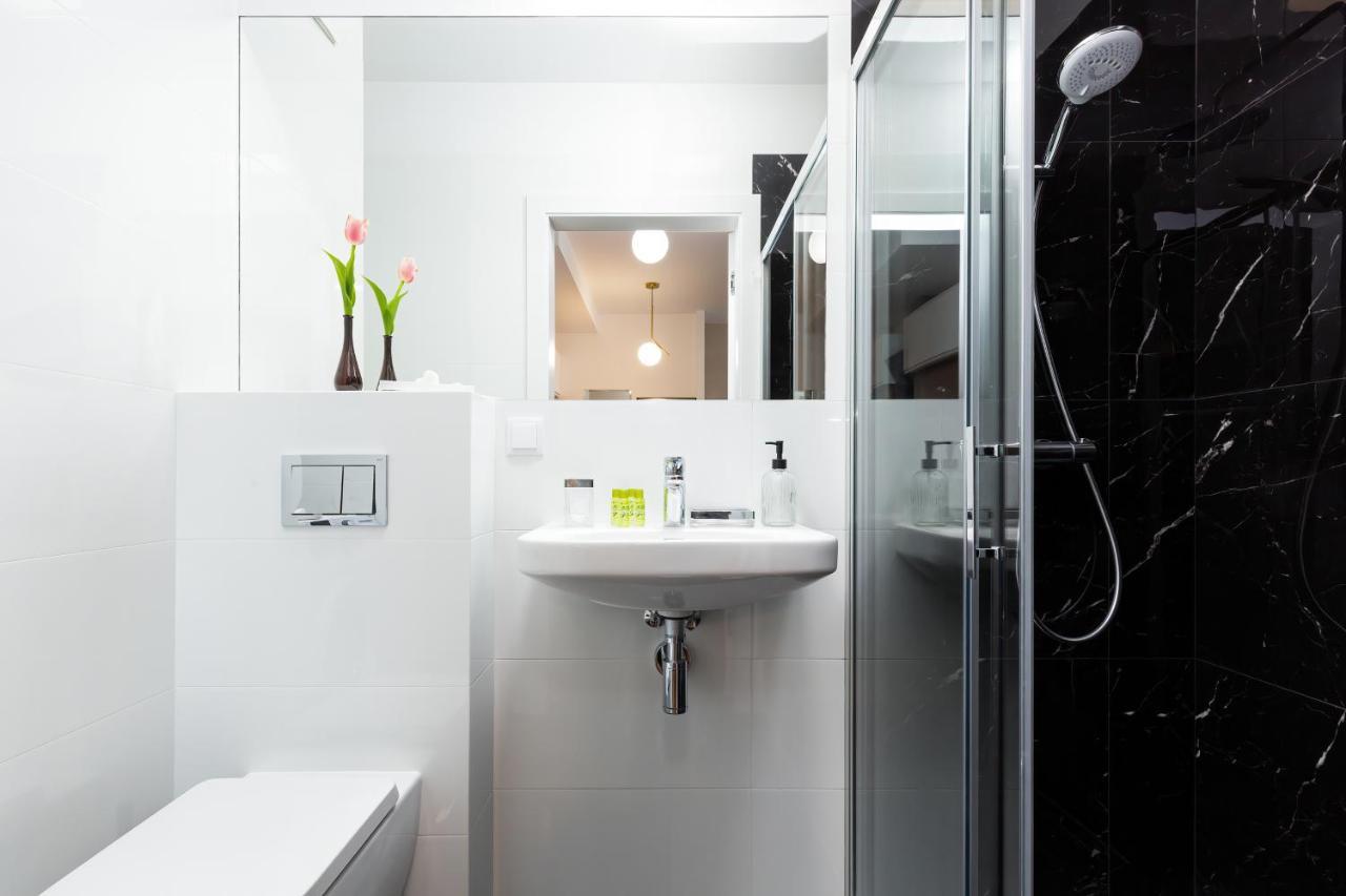 Royal City Center Mennica Residence By Noclegi Renters Warschau Exterior foto