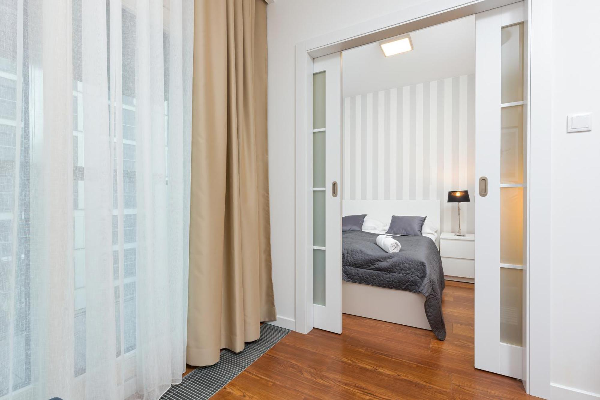 Royal City Center Mennica Residence By Noclegi Renters Warschau Exterior foto
