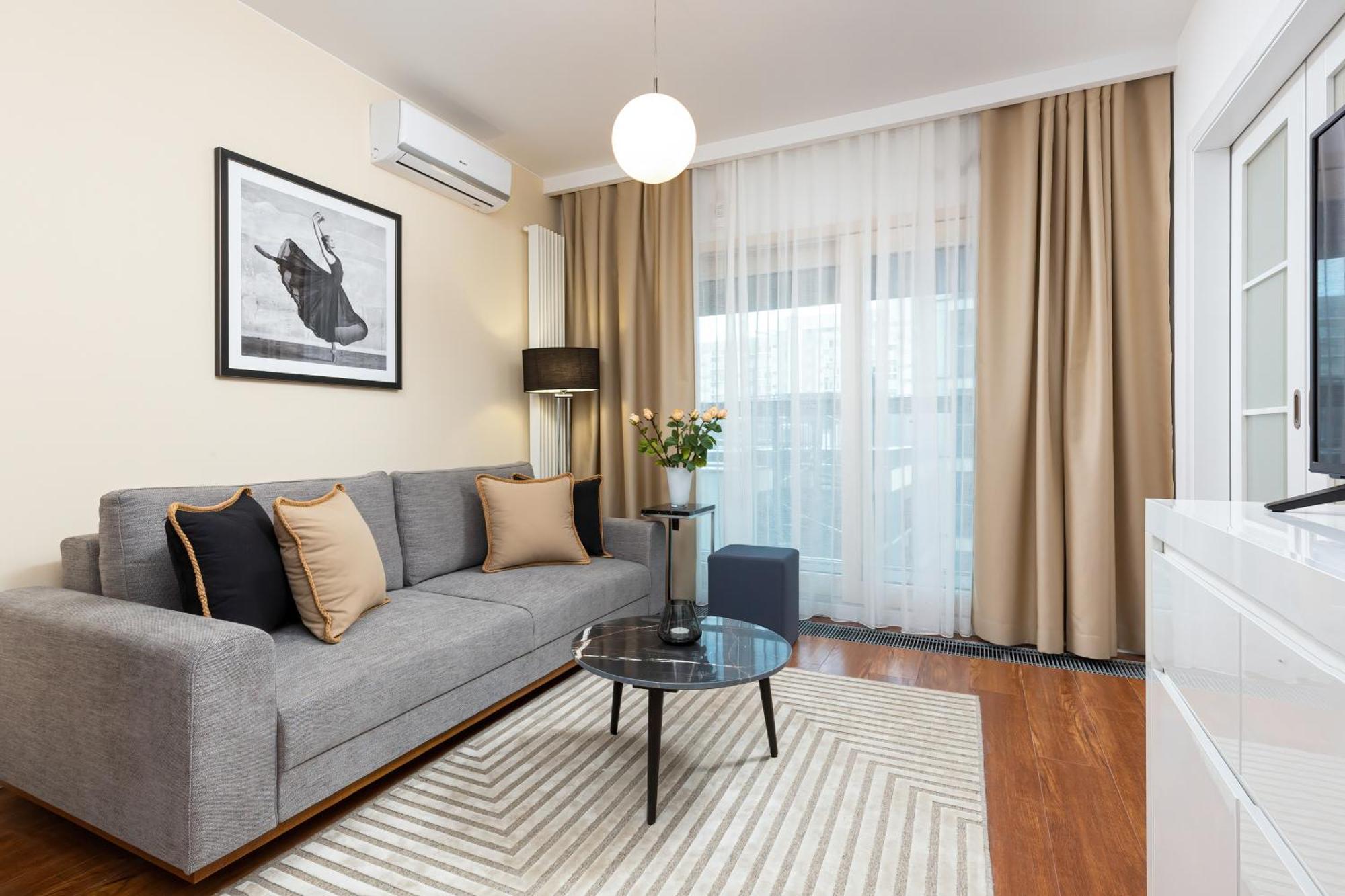 Royal City Center Mennica Residence By Noclegi Renters Warschau Exterior foto