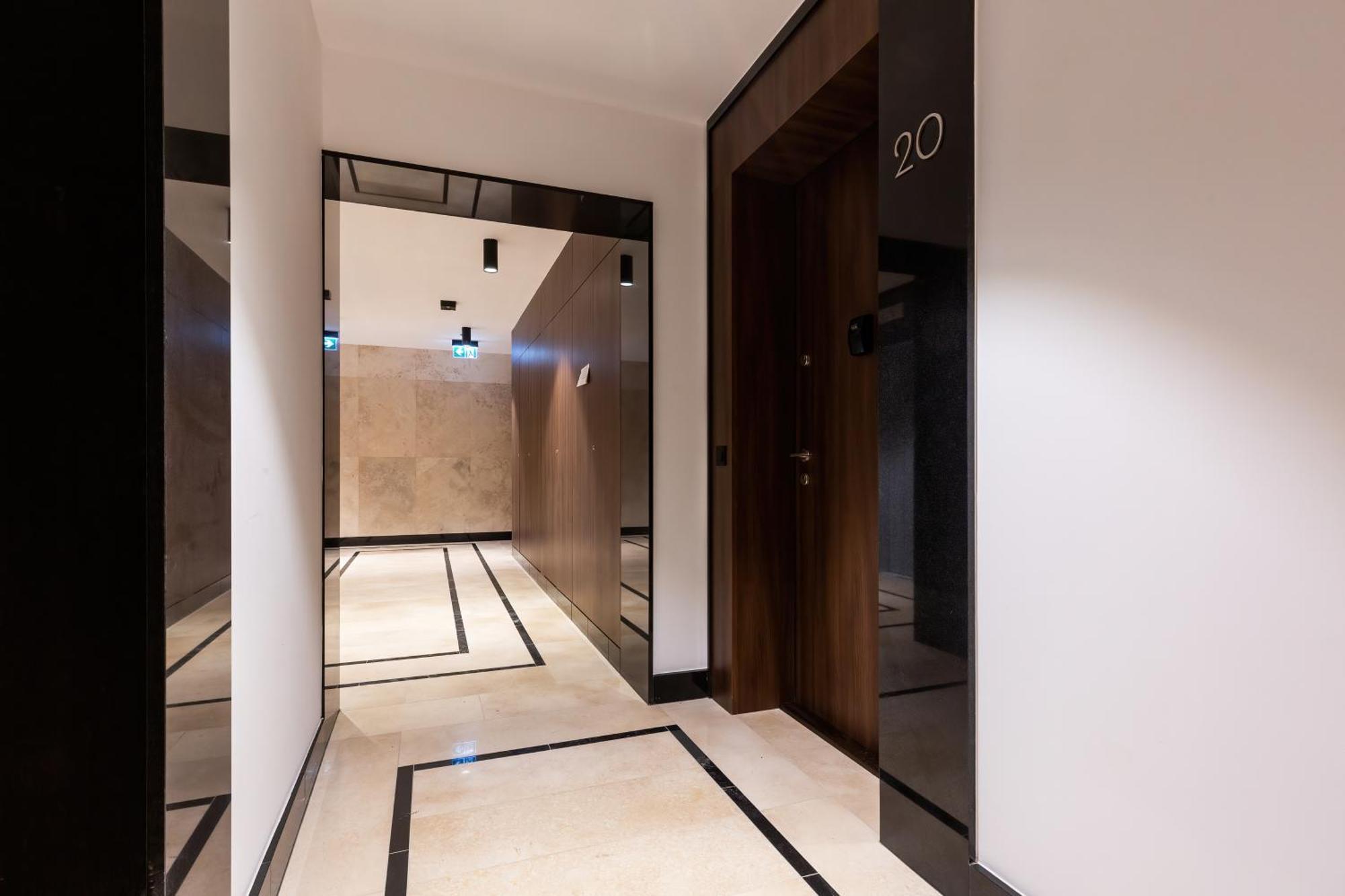 Royal City Center Mennica Residence By Noclegi Renters Warschau Exterior foto