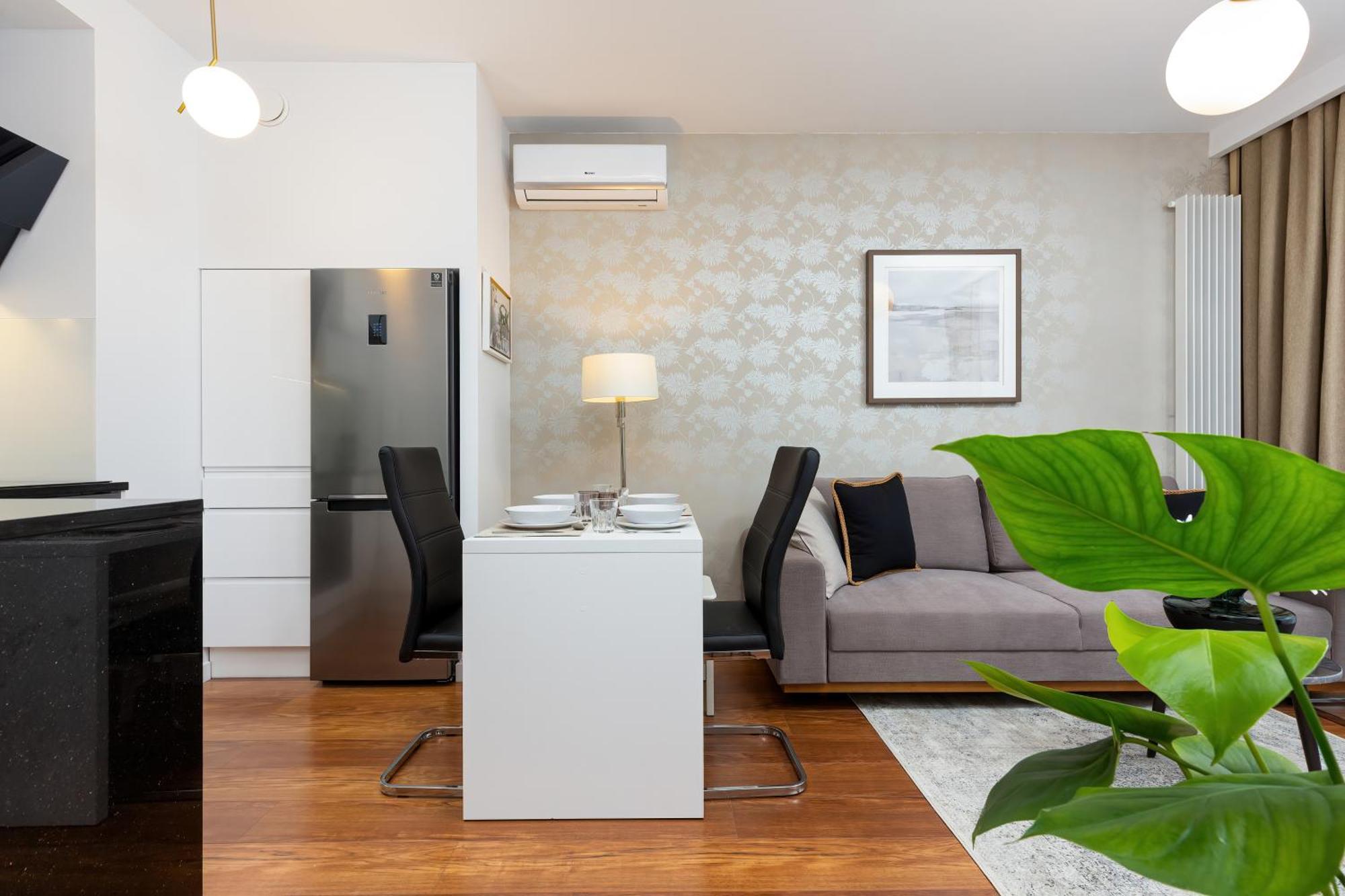 Royal City Center Mennica Residence By Noclegi Renters Warschau Exterior foto