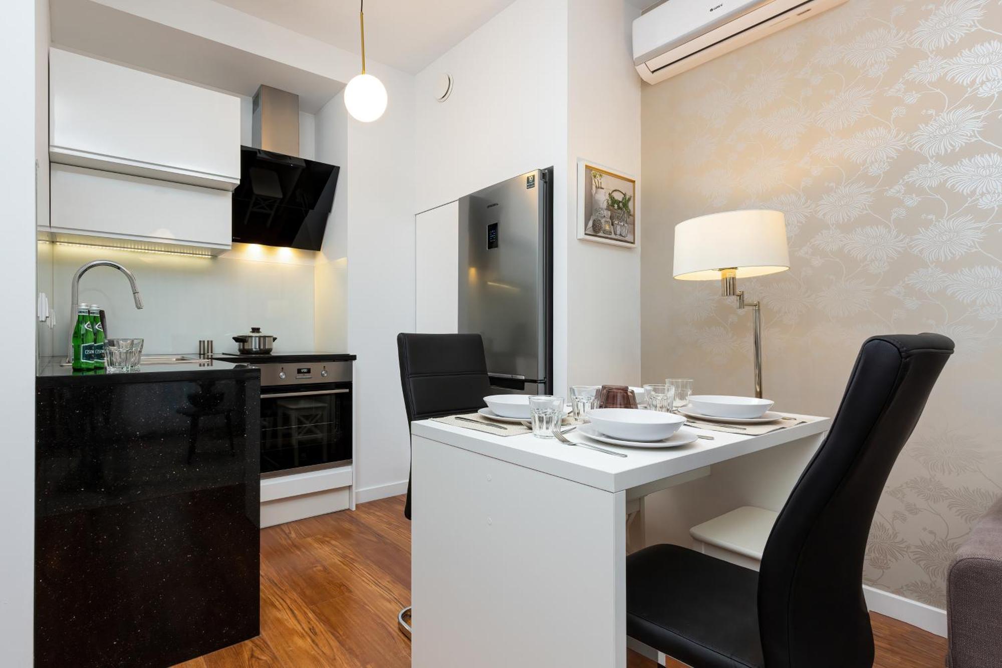Royal City Center Mennica Residence By Noclegi Renters Warschau Exterior foto