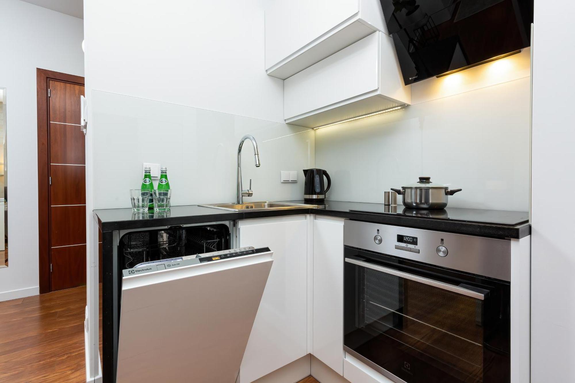 Royal City Center Mennica Residence By Noclegi Renters Warschau Exterior foto